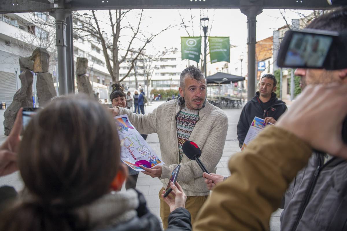 Ander Zurimendi ha presentat la cursa a la plaça del Vapor Ventalló - ALBERTO TALLÓN Ander Zurimendi ha presentat la cursa a la plaça del Vapor Ventalló
