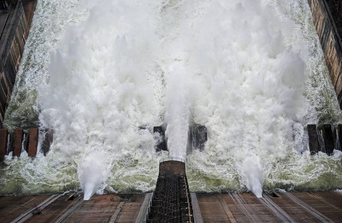 Els embassaments obren comportes per assumir la llevantada