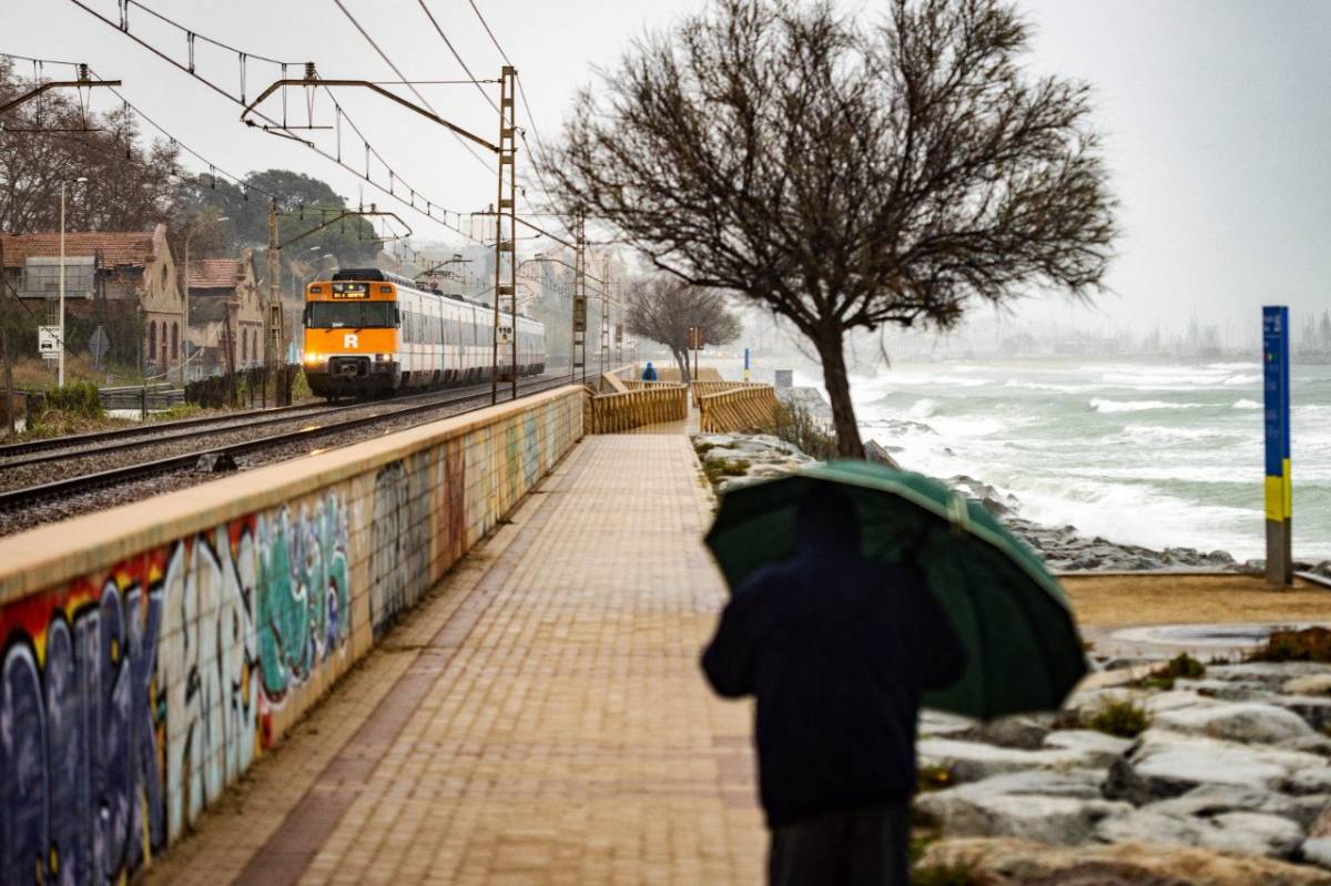 Llevantada: avisos del Meteocat a 34 comarques per pluges fins a 200 litres