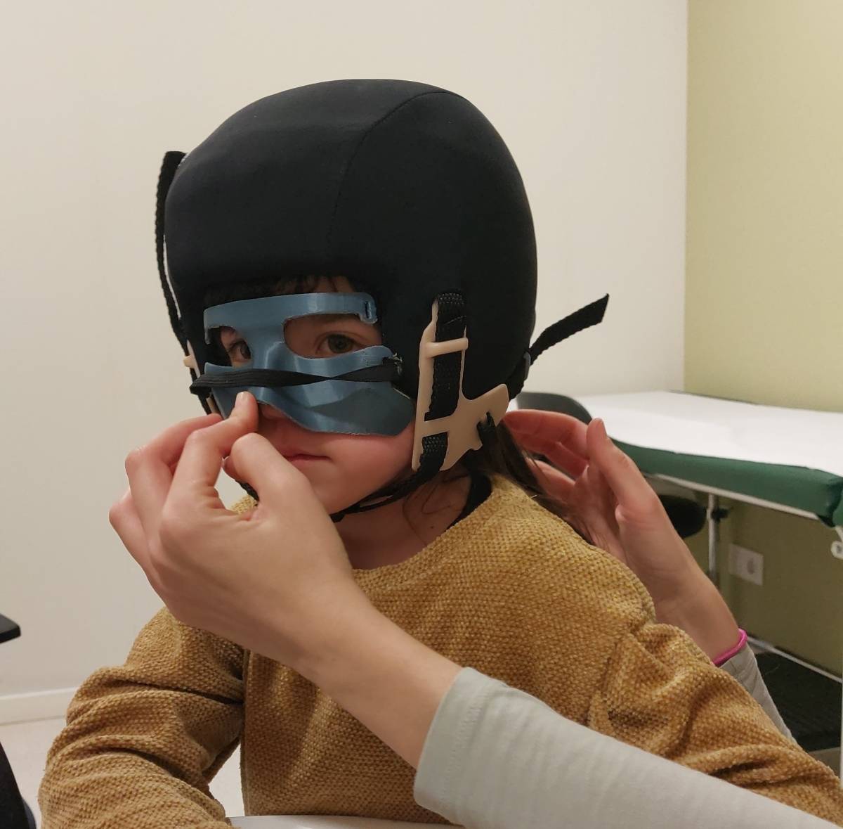 Així és el nou casc casteller, més modern i segur: 