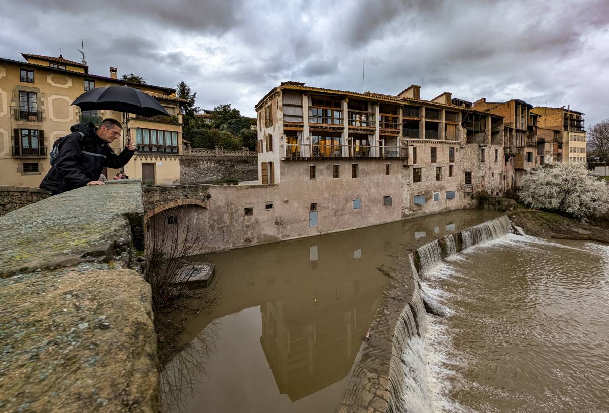 La llevantada ja acumula fins a 90 litres i hi ha pluja per hores