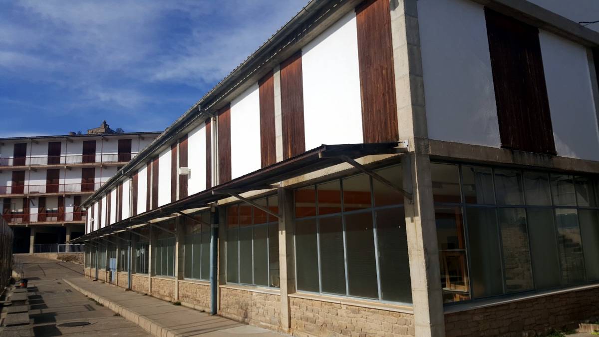 L'antiga residència de l'Escola Arrels que es vol rehabilitar per acollir el nou alberg  - Cedida 