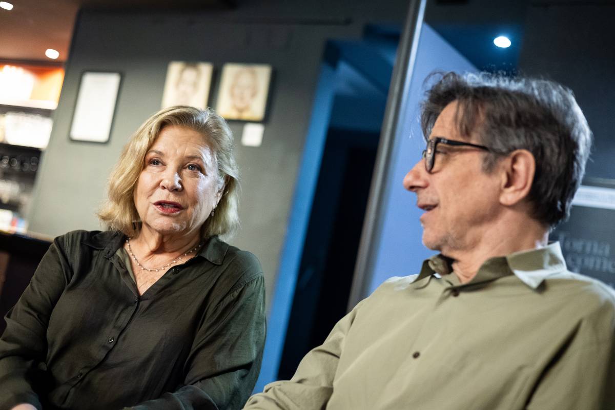 Mercè Arànega i Jordi Boixaderas, fotografiats al teatre La Villarroel 