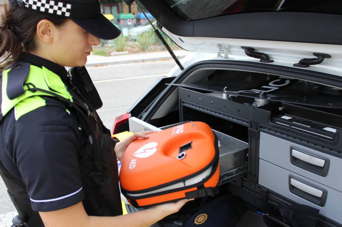 De la multa a la reanimació: la Policia de Terrassa salva la vida d'un conductor "in extremis"