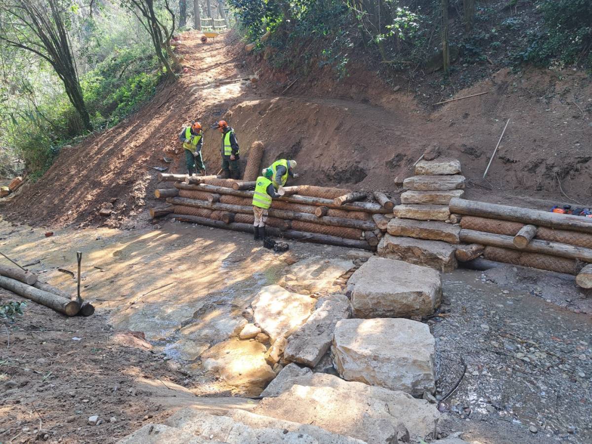 FOTOS | Reparen el torrent de Colobrers, afectat per pluges