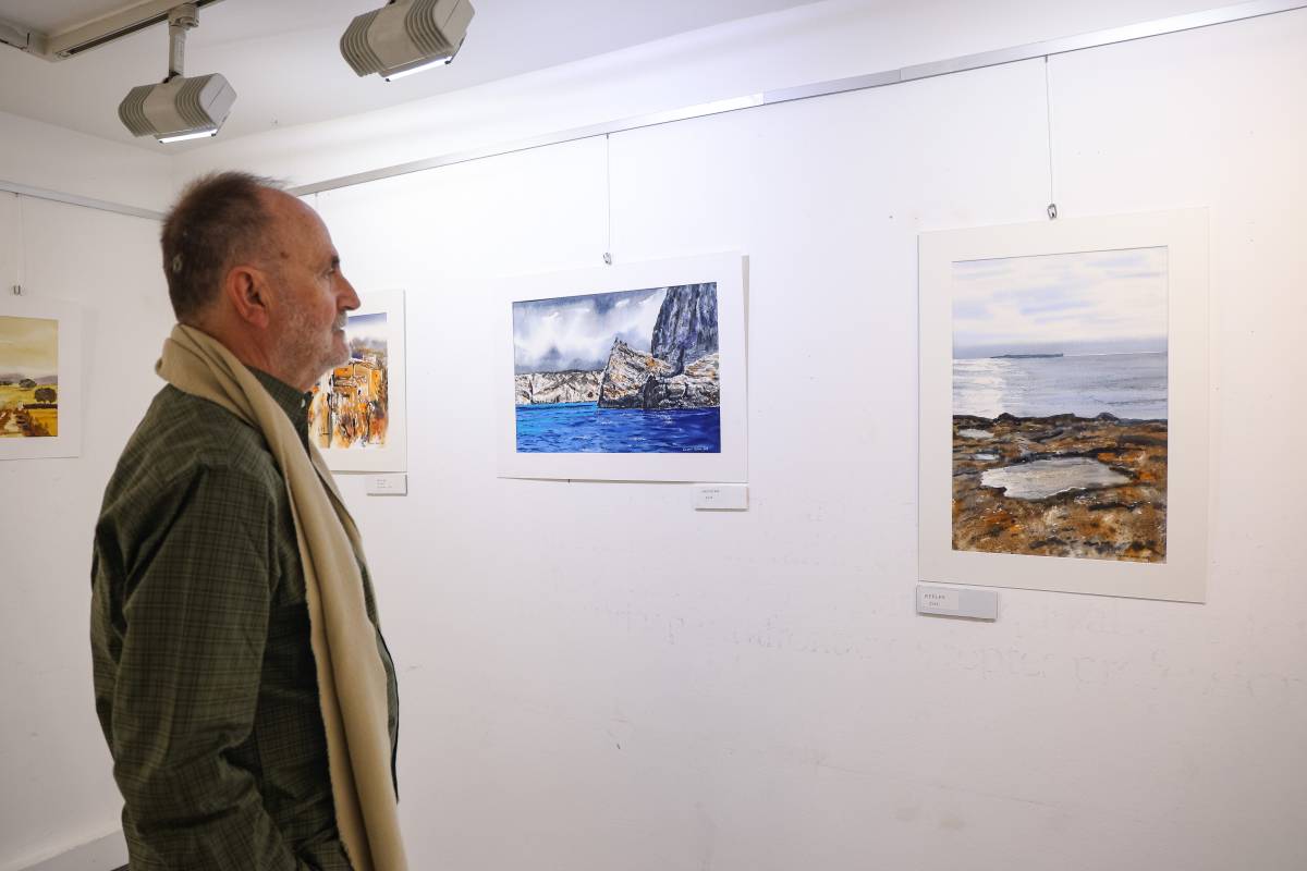 Casi Gòdia, al Casal Pere Quart, on exposa els seus quadres  / víctor castillo