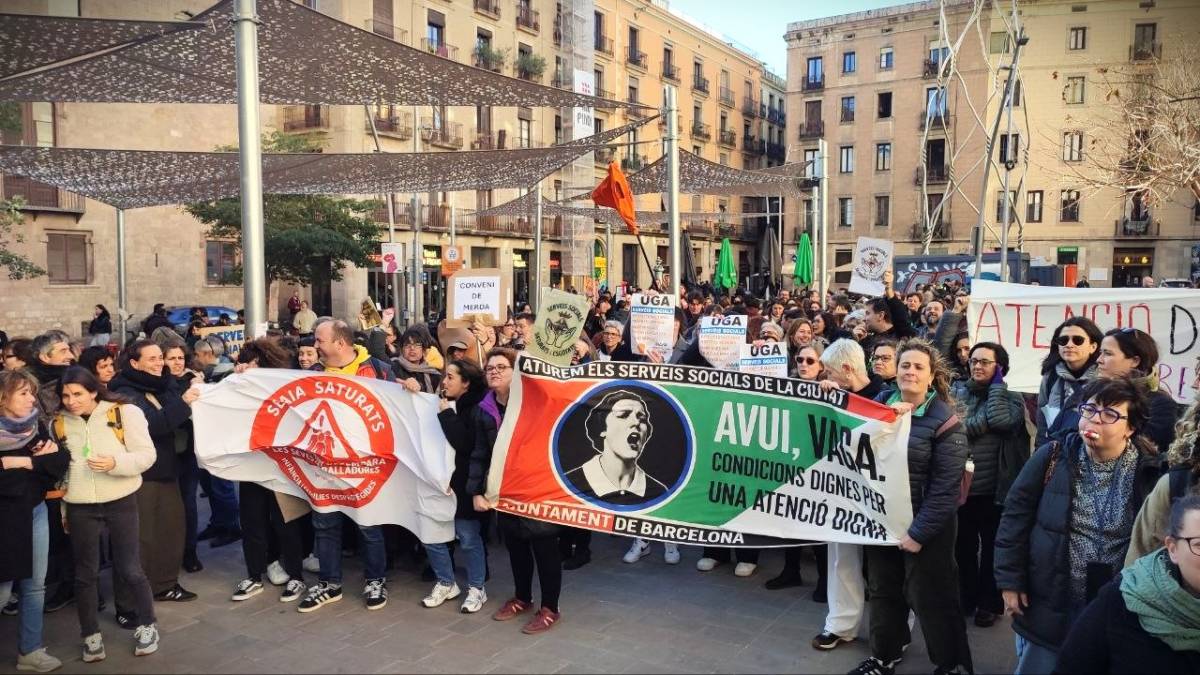 Les vagues i protestes s'enquisten als serveis municipals de Barcelona davant un Collboni que no mou fitxa