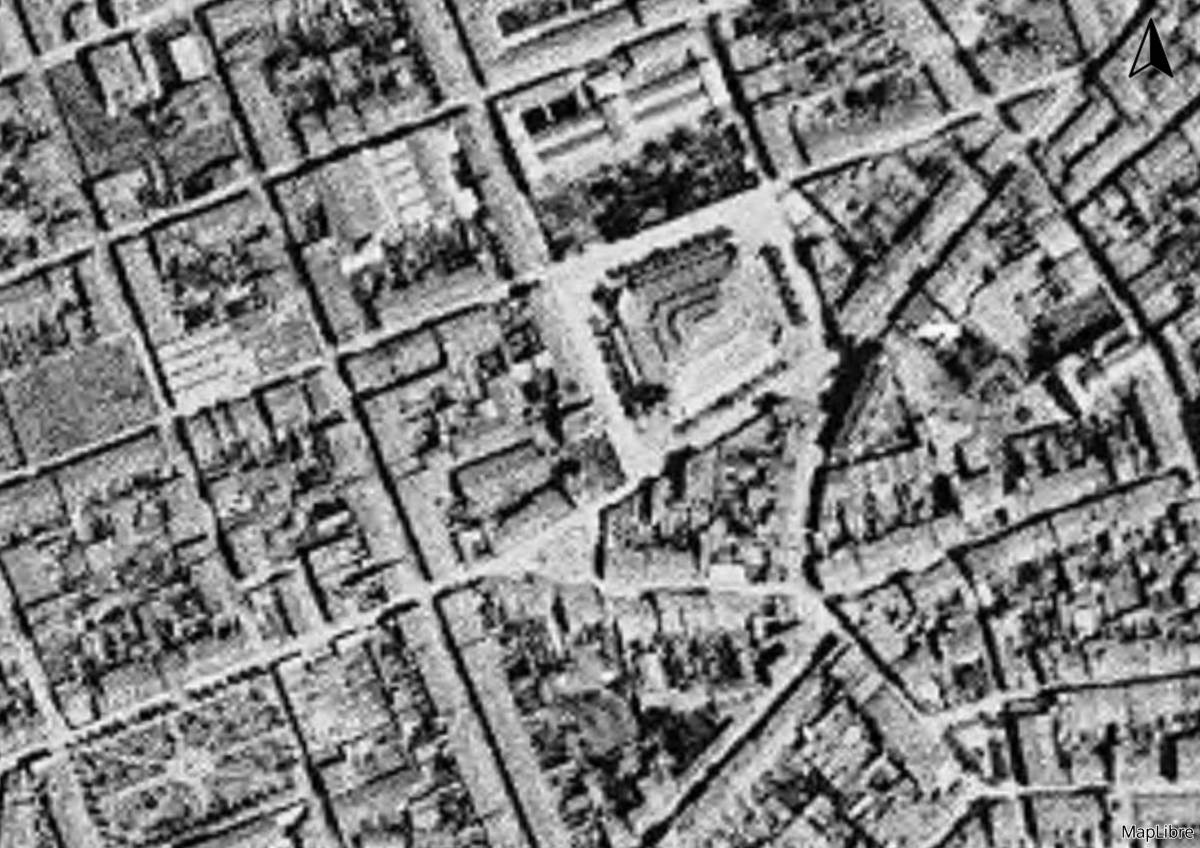 Vista aèria de la placeta de Sant Jaume, el 1945