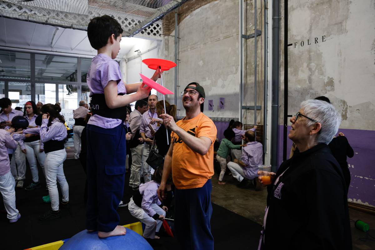 Els infants solen ser la porta d'entrada de tota la seva família al món casteller - Lluís Clotet