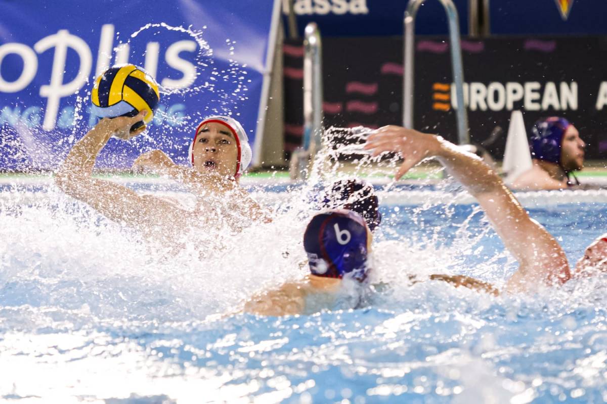 Una acció del partit d'aquest dissabte entre el CN Terrassa i l'Oradea - LLUÍS CLOTET