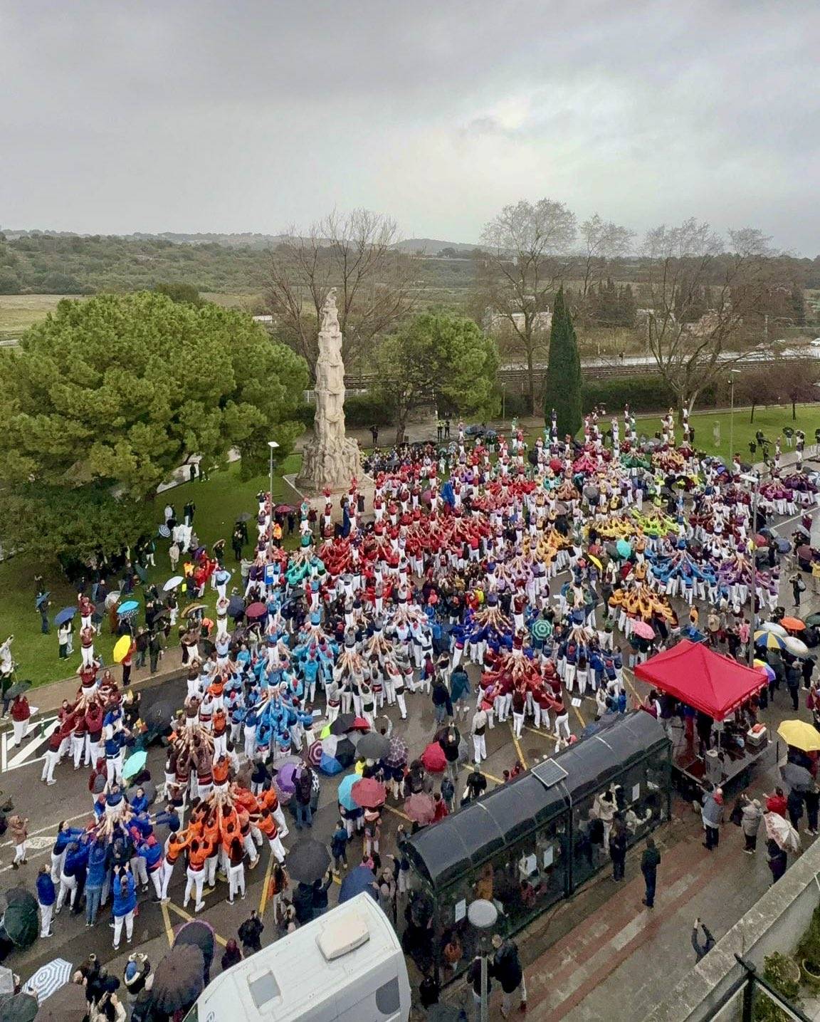 Cent pilars per celebrar cent anys dels Nens del Vendrell 