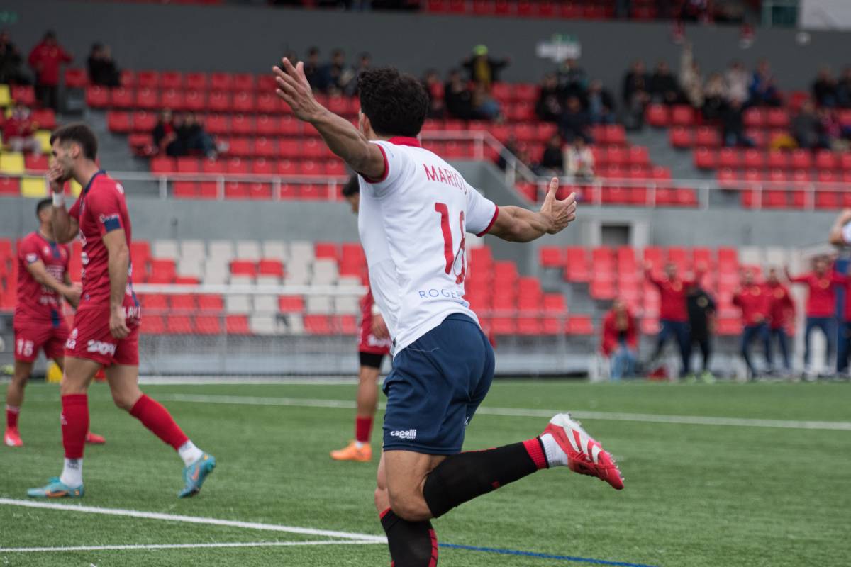 Soferta victória del Terrassa FC davant d'un Olot insistent