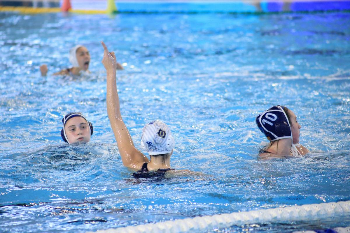 Forca, celebrant un dels gols del duel