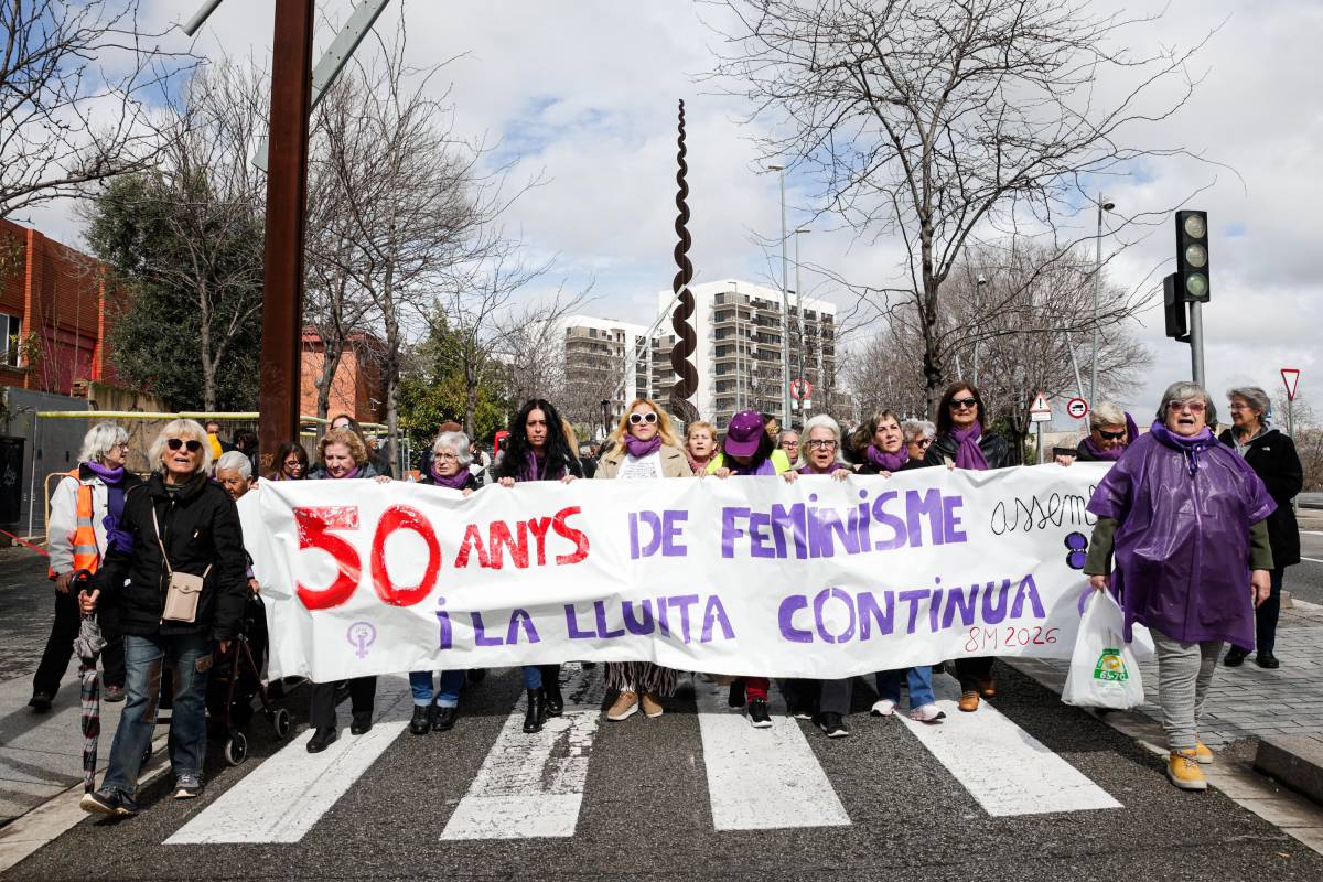 La manifestació ha anat des del Monument a la Dona Treballadora fins la plaça de Ca n'Anglada i els jardins d'Eva Abad - Lluís Clotet