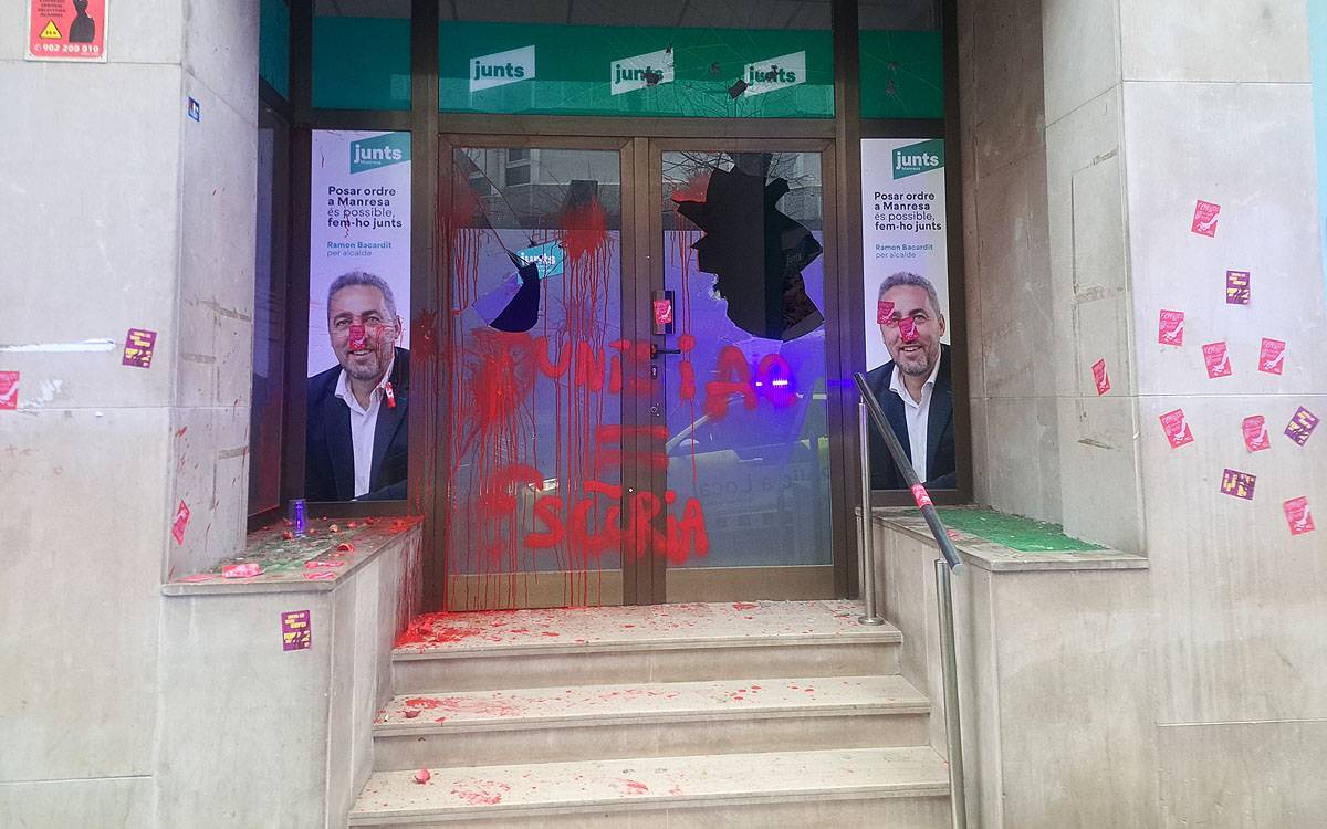 Ramon Bacardit i Junts opten pel silenci davant l'acte de vandalisme a la seu de Manresa