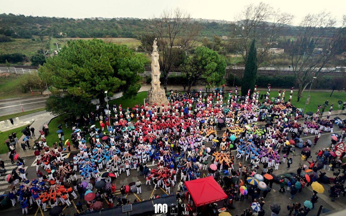 Cent pilars per celebrar cent anys dels Nens del Vendrell 
