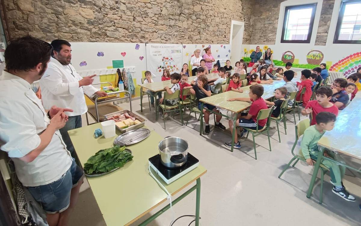 Un conte infantil impulsa el coneixement de la col verda manresana a escoles del Bages