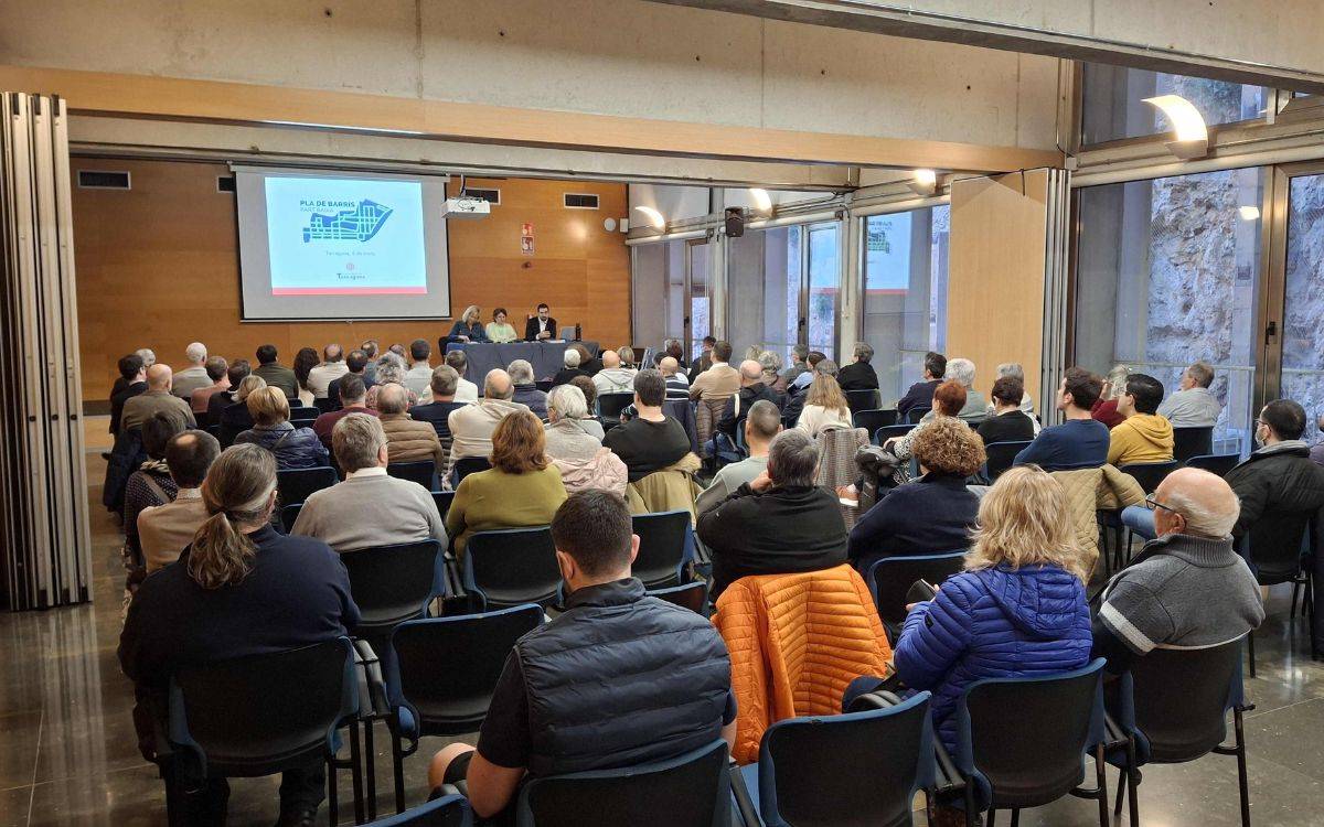 El govern municipal de Tarragona explica als veïns de la Part Baixa el projecte del Pla de Barris