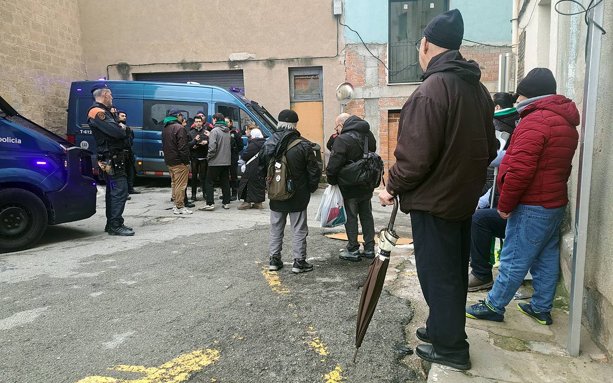 Drama al carrer Puigmercadal de Manresa: desnonats amb el pare ingressat a l'hospital i dos nens a l'escola