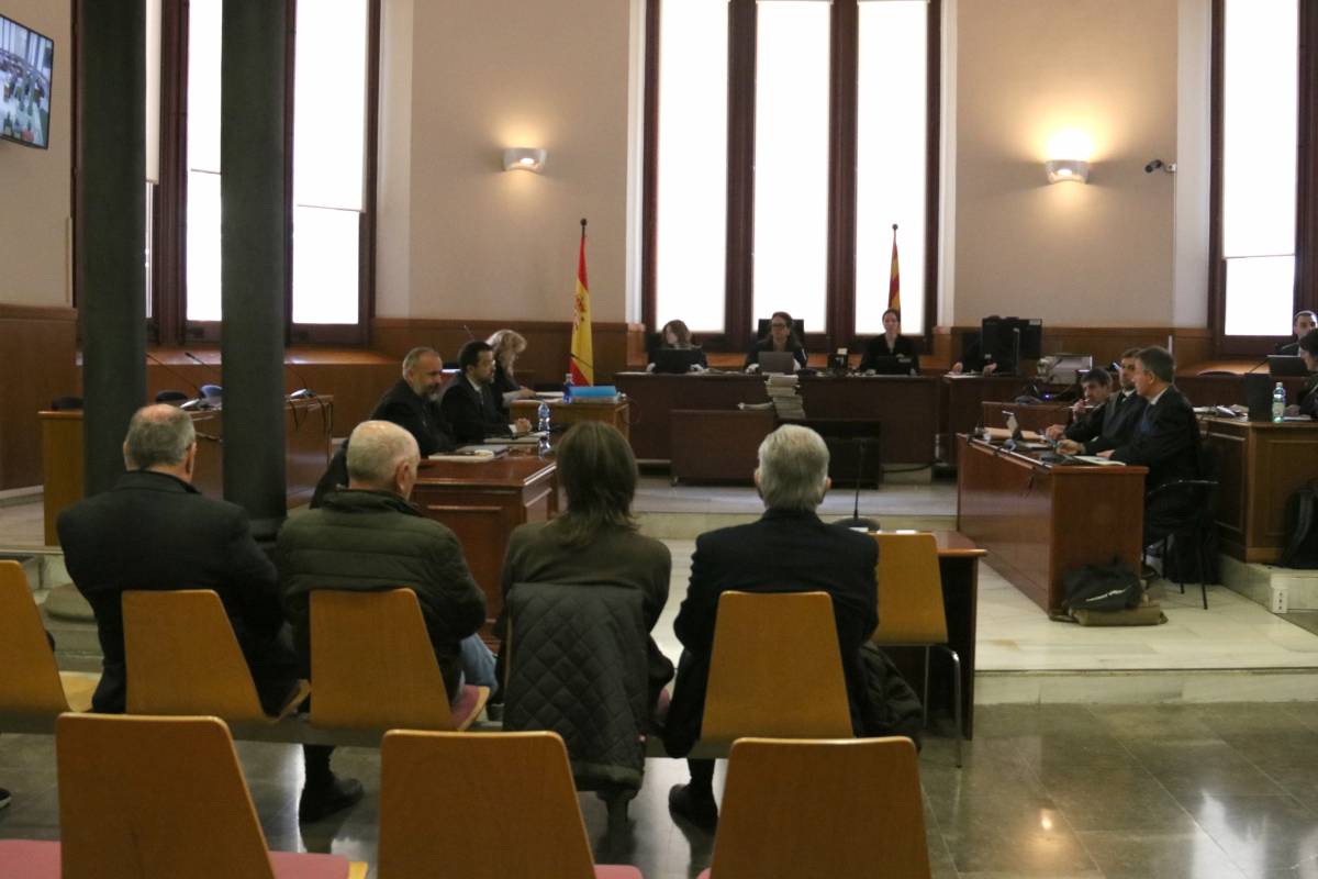 Tres dels acusats en el cas Mercuri admeten irregularitats amb una factura investigada