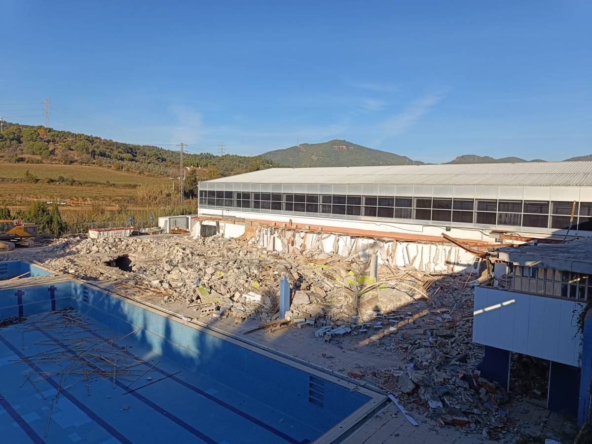 Denuncien l'entrada sense permís a les obres de la piscina municipal de Sentmenat