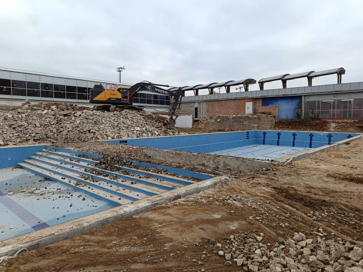 Obres a les piscines de Sentmenat