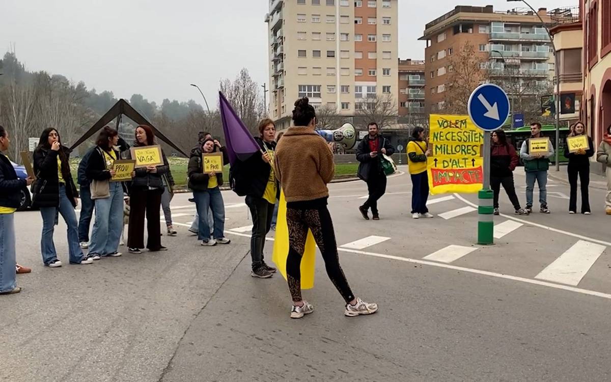 Una jornada de protesta docent provoca una desena de talls de trànsit al Bages i el Moianès