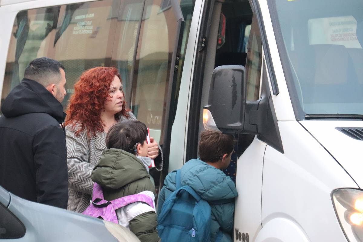 Famílies d’infants amb sordesa denuncien que els deixen sense bus 