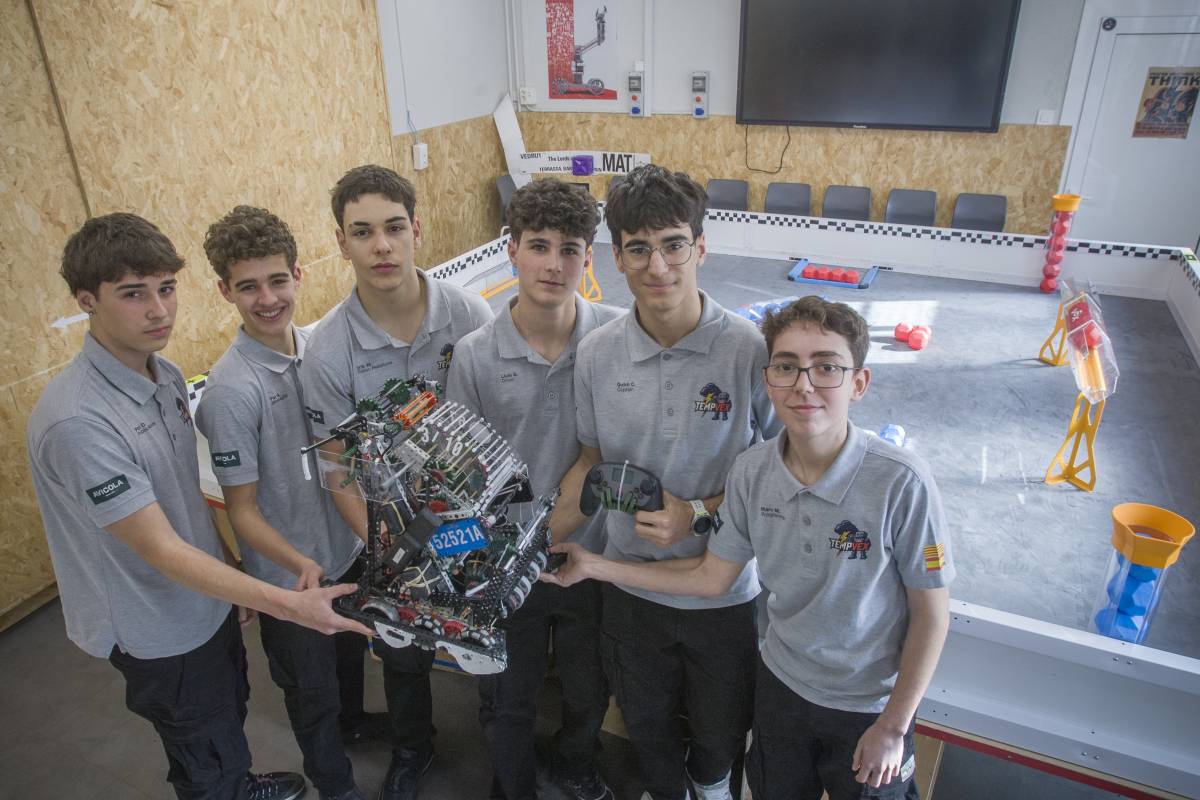 Temp Vex, els joves de 16 i 17 anys del Vedruna Vall, que competiran al mundial de robòtica: “És un salt molt gran” 
