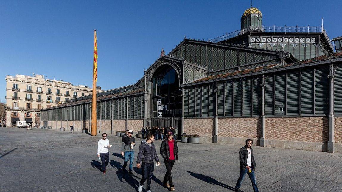 Una excavació al Born deixa al descobert restes d’habitatges i bales de canó del 1714