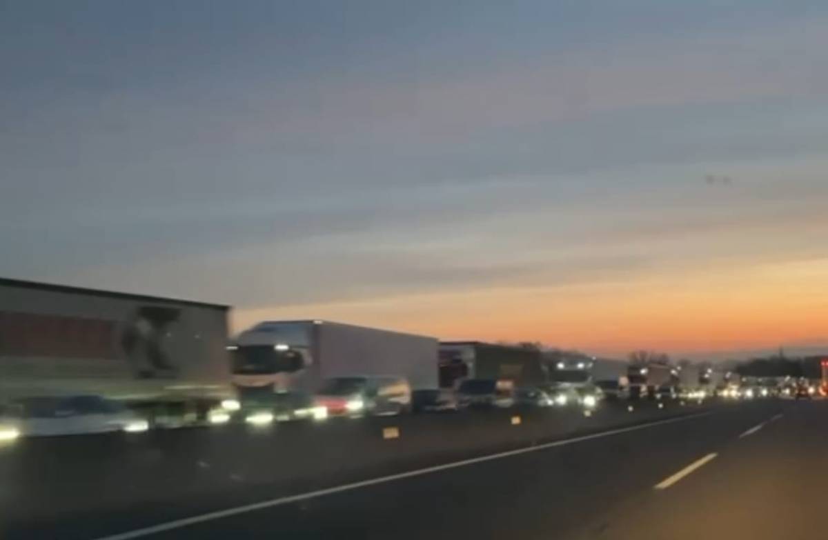 L'AP-7 col·lapsada per un accident a Sant Celoni