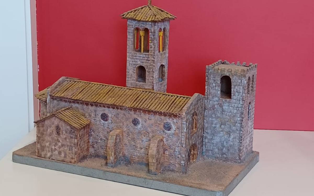 El Casal d'Entitats de Sant Fruitós exposa una maqueta de l'església de Sant Benet de Bages