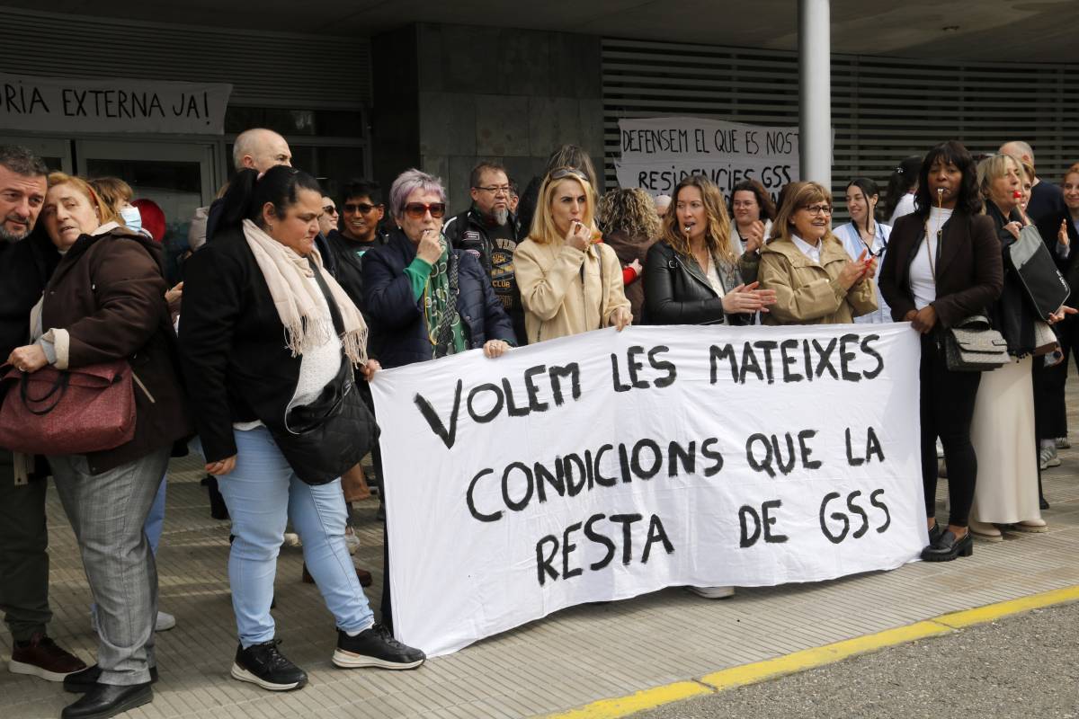 «Salaris de privada per a una gestió pública»: les residències Balàfia es rebel·len contra l'asfíxia laboral 