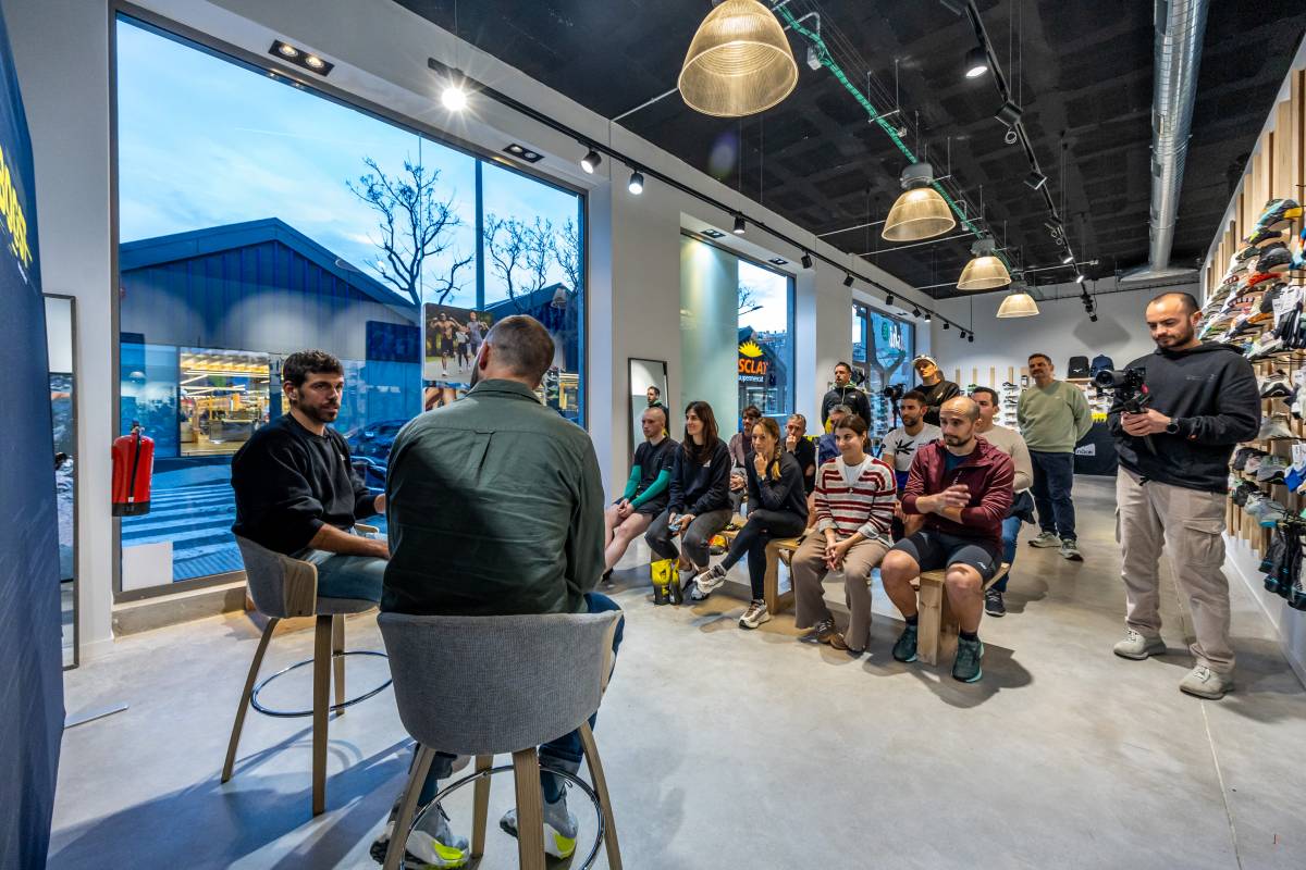 Pau Capell visita la botiga Ashi de Sabadell