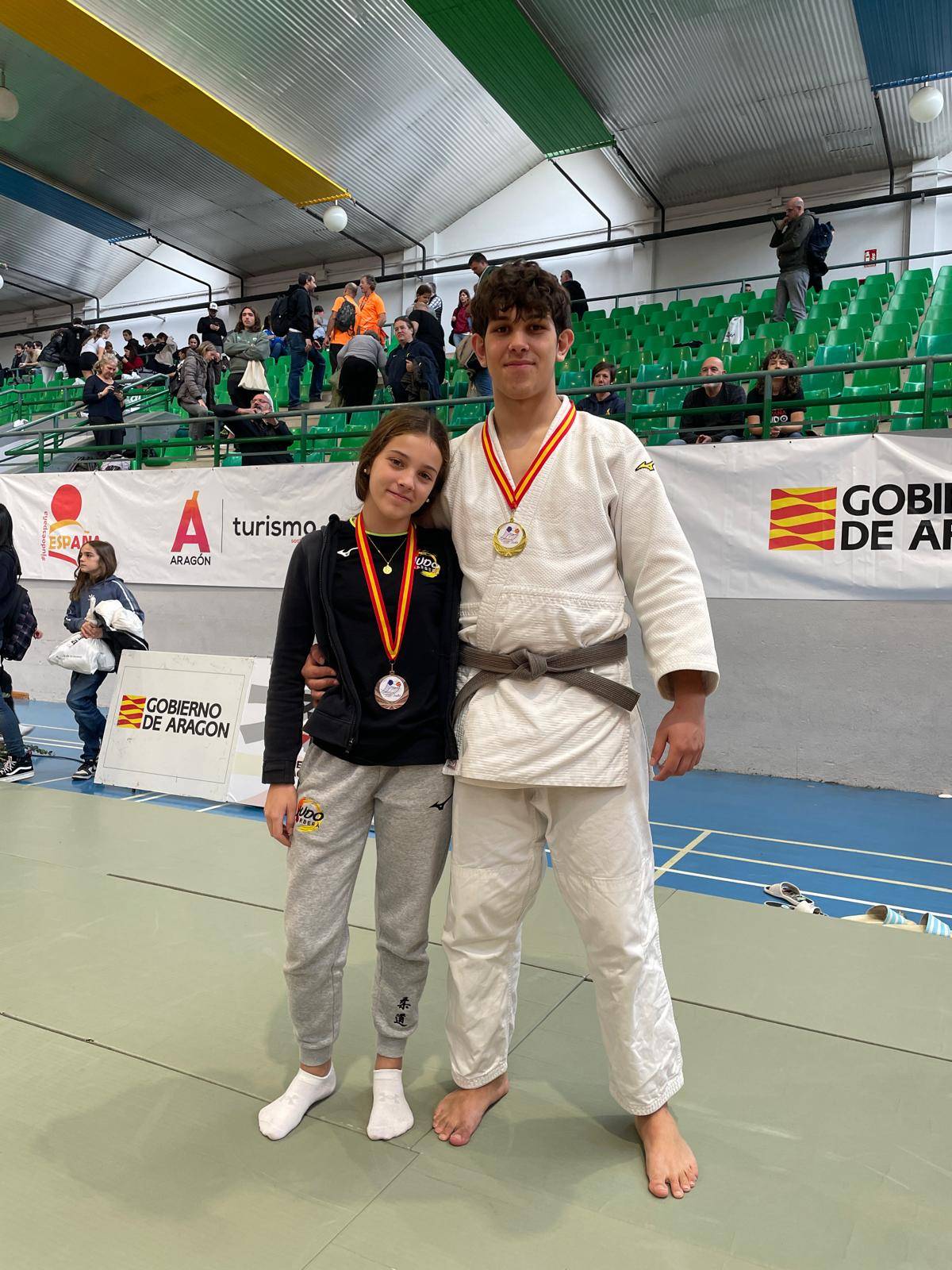 Els germans, amb la medalla a Barbastro