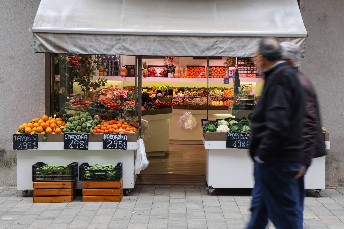 Un comerç de fruiteria de Castellar