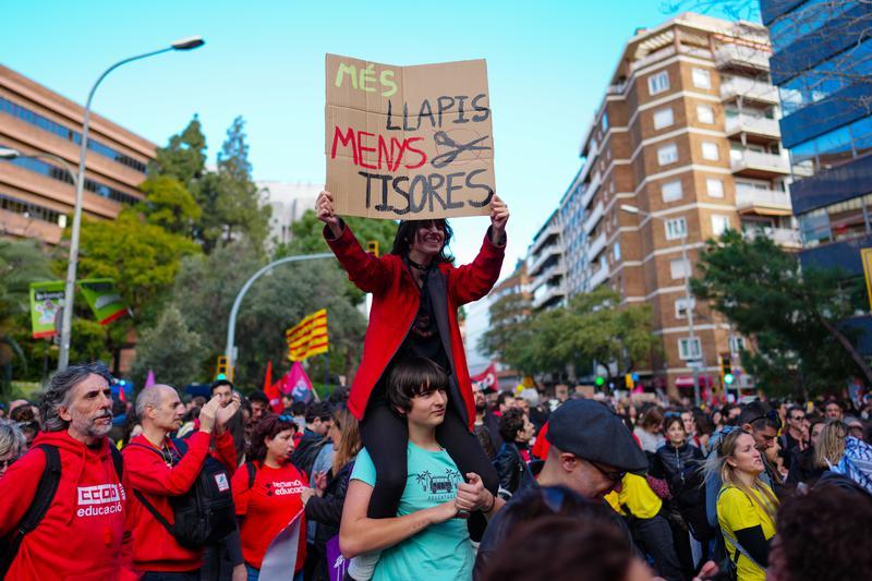 El 95% dels docents participants en la consulta impulsada per USTEC rebutgen l'acord amb Educació
