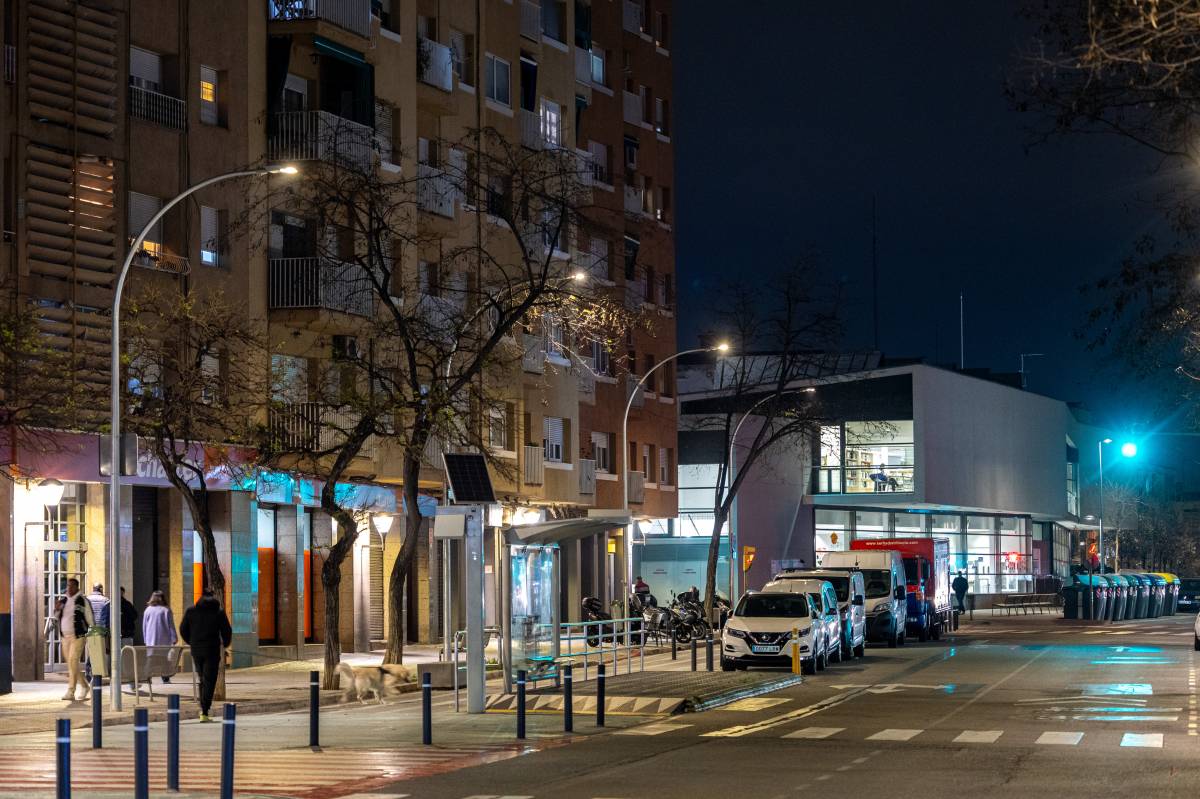 Renoven l'enllumenat del passeig dels Almogàvers