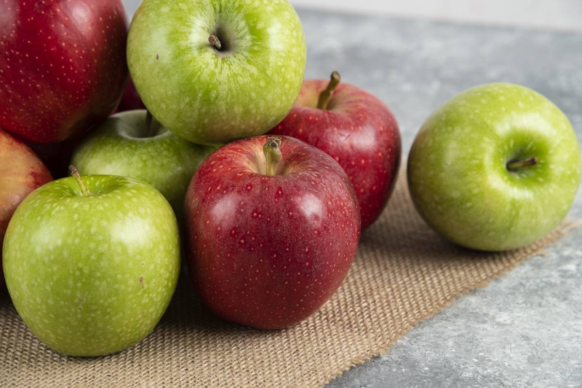 El 85% de les pomes analitzades en 13 països europeus conté residus de pesticides