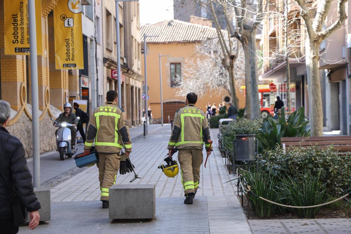Es queden atrapats al lavabo i els han de rescatar els Bombers
