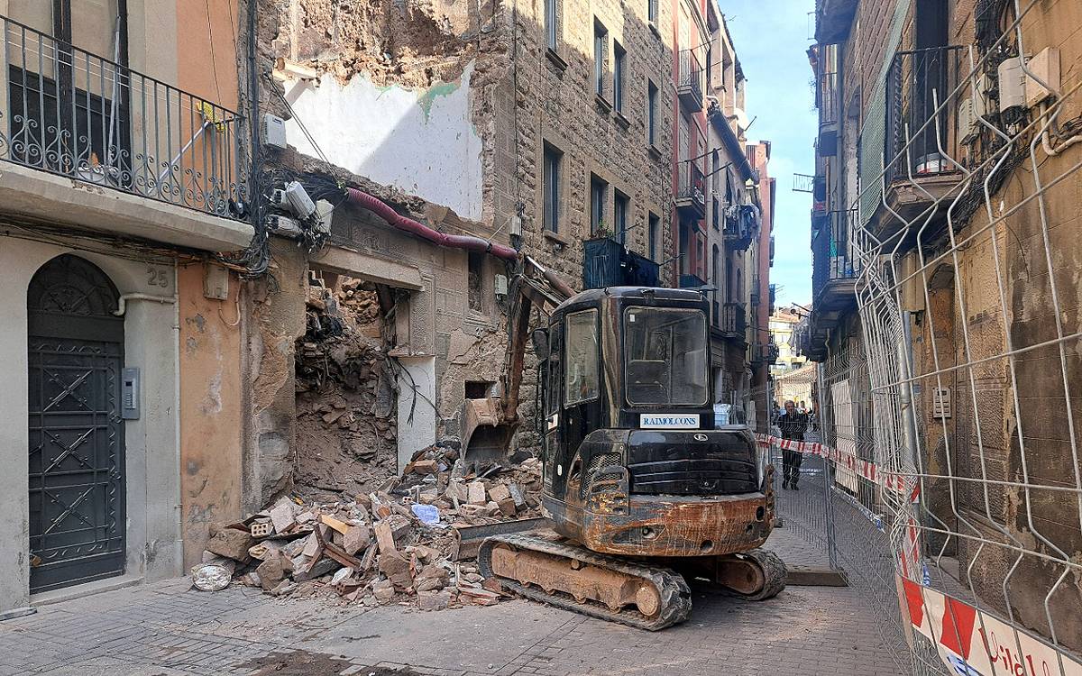 Es reobre el carrer Santa Llúcia després de l'enderroc de l'edifici incendiat