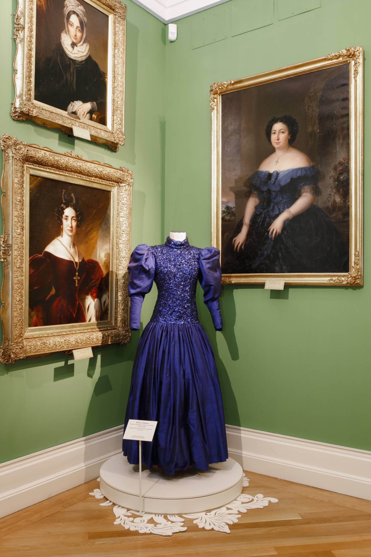 Els vestits de la Montpalau causen llargues cues a Madrid