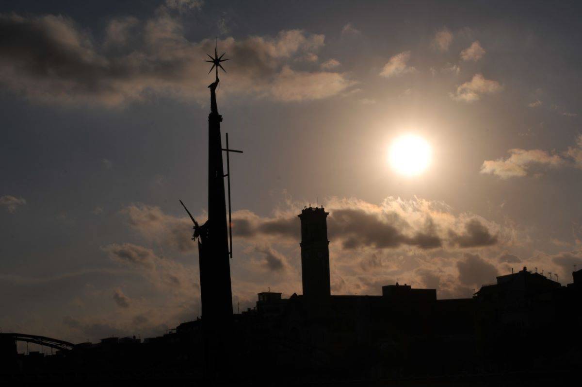 El monument franquista de l’Ebre ja trontolla