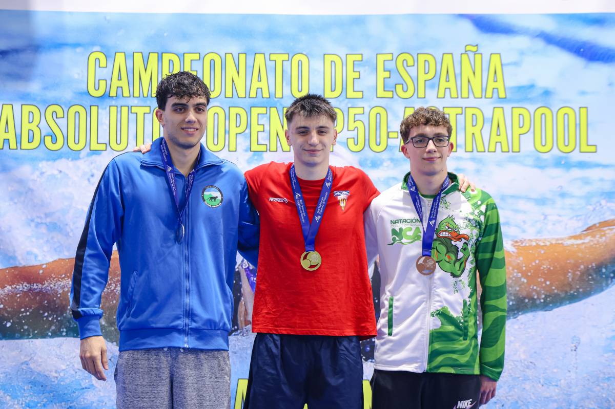 Dos ors més: Isak Fernández en 100 papallona i el relleu de 4x100 lliure masculins