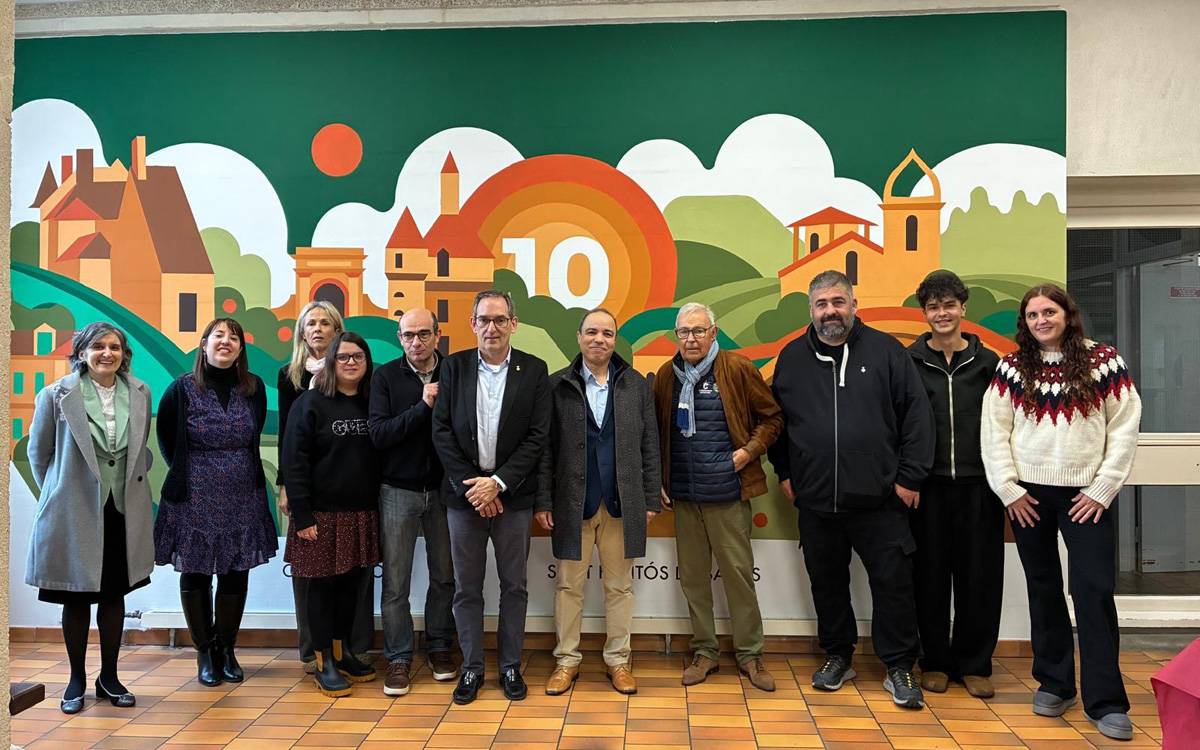 Un mural celebra els 10 anys d'intercanvi entre instituts de Sant Fruitós i Châteauroux