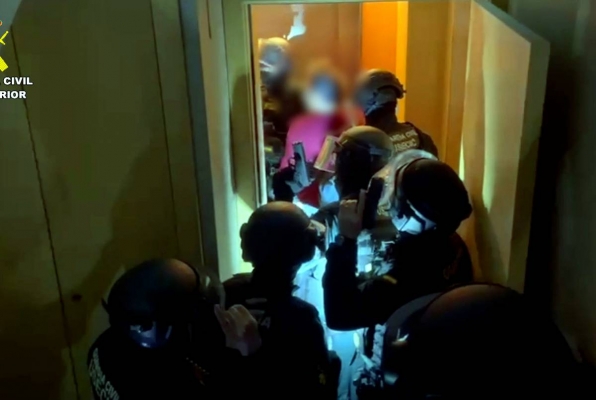 Desarticulen a Barcelona una xarxa que combinava estafes amoroses i falses inversions immobiliàries