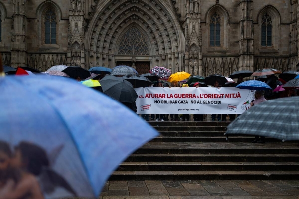 Una cinquantena de persones es manifesten a Barcelona per condemnar els atacs contra l'Iran