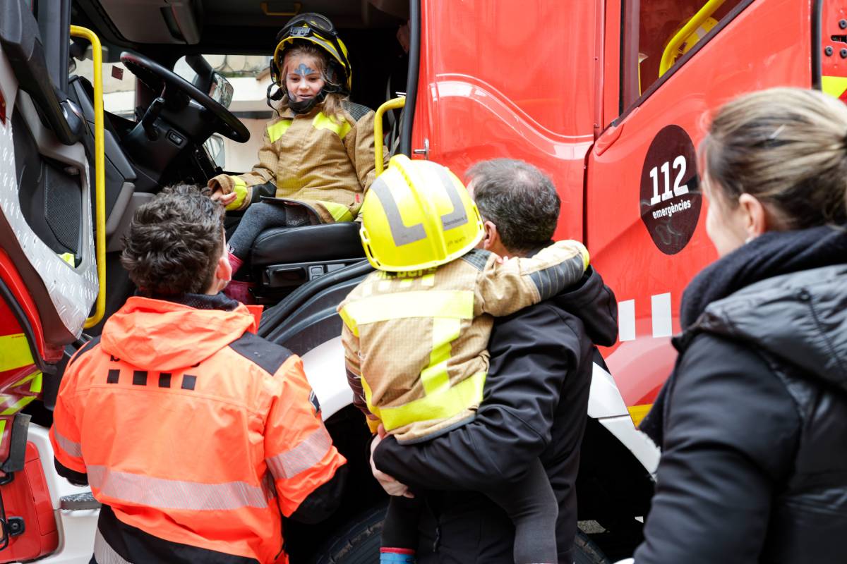 FOTOS | Campanya “Els bombers i les bomberes t’acompanyen a donar sang” a Terrassa