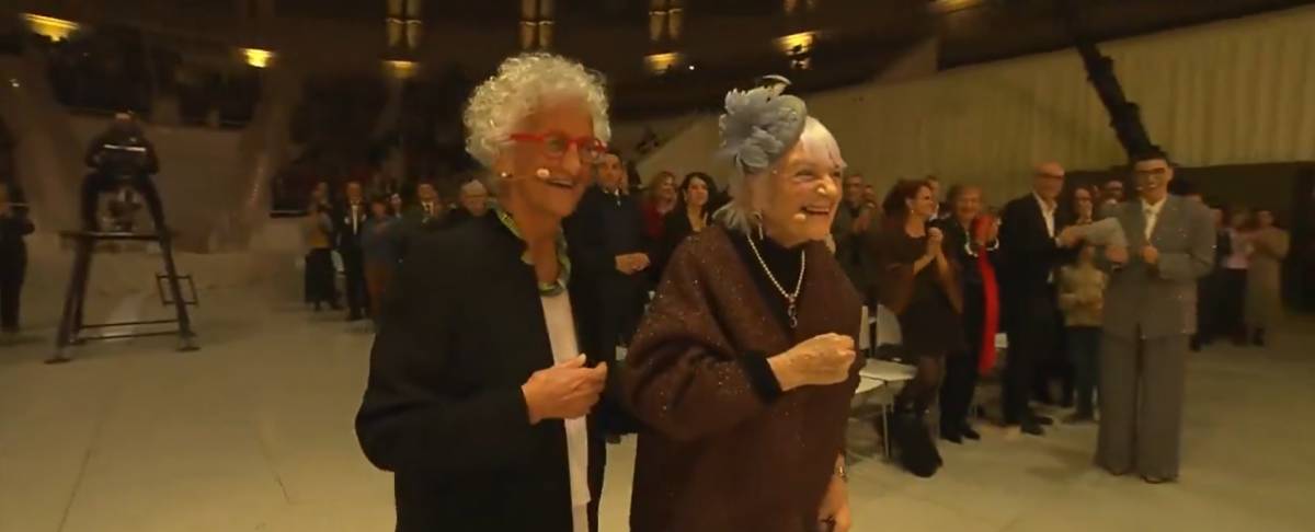 Pilarín Bayés i Roser Capdevila, emocionades durant la Nit de les Lletres Catalanes: «És un moment històric»