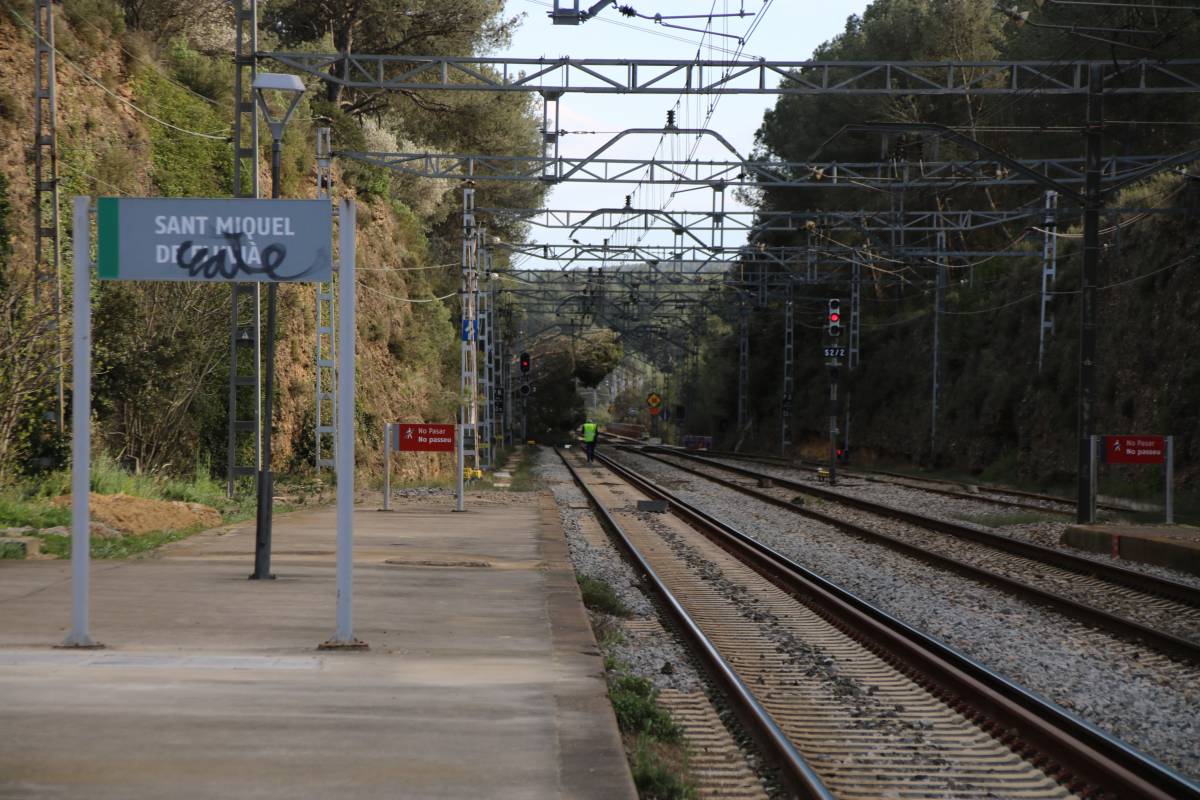 Tallada la circulació a l'R11 de Rodalies entre Girona i Figueres per la caiguda d'arbres a la via
